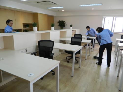 室內辦公室、會議室日常保潔的程序有哪些？